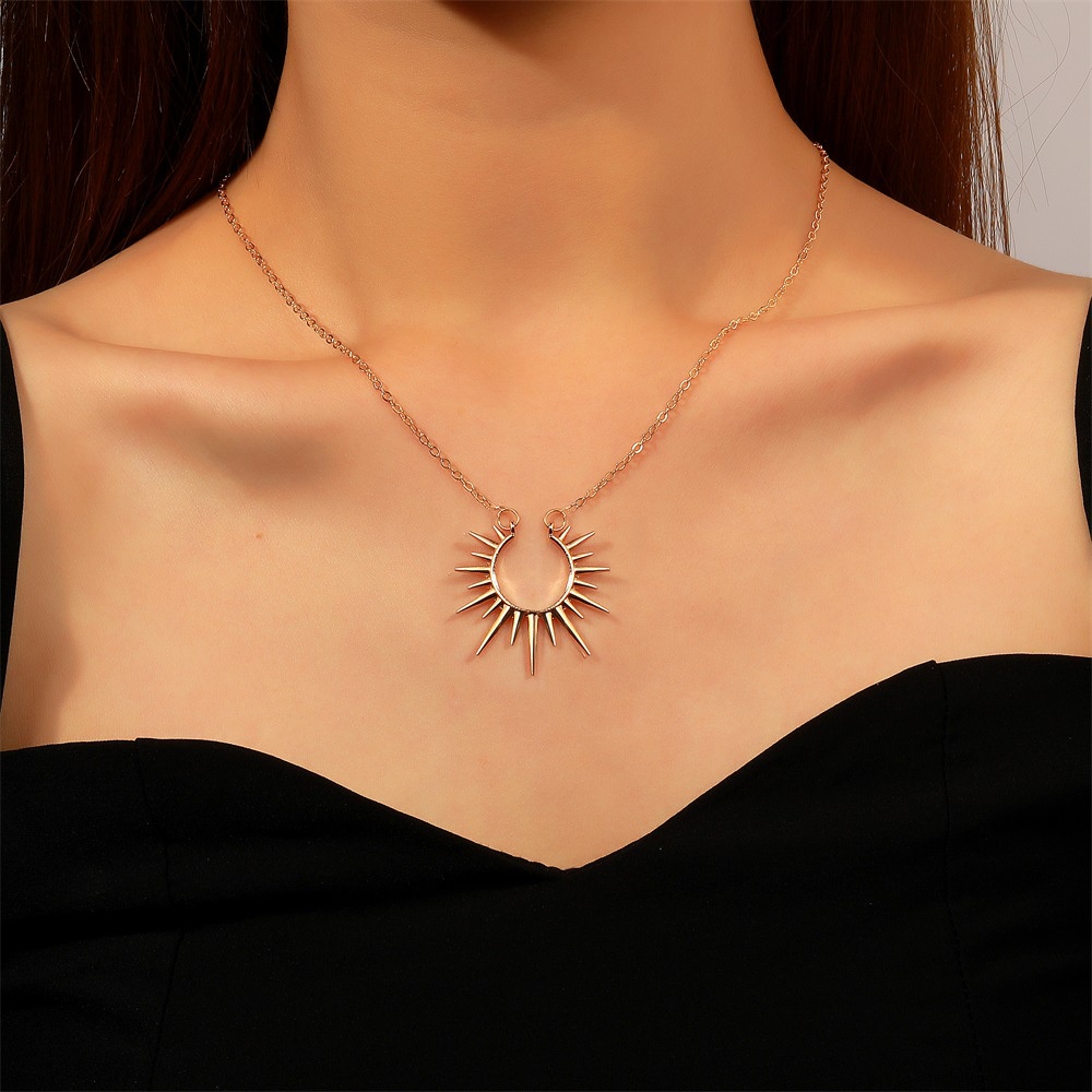 Eropa Dan Amerika Baru Matahari Liontin Kalung Retro Logam Terbuka Klavikula Rantai Wanita Perhiasan Kreatif