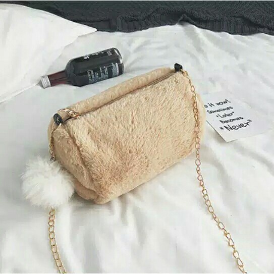 Tas selempang wanita bulu slingbag helly plus pompom korean style BISA COD