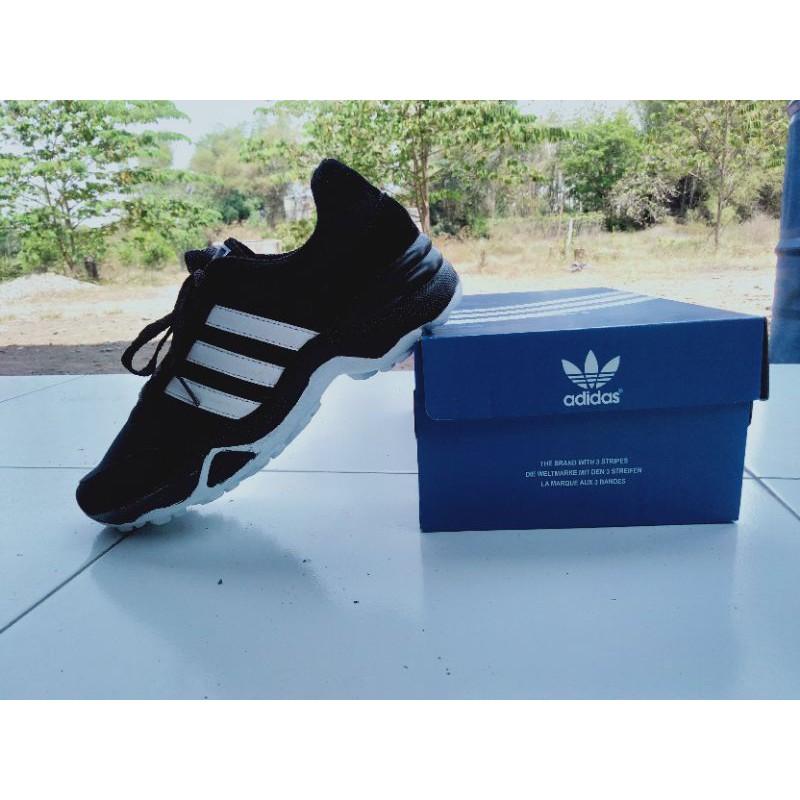 SEPATU OUTDOOR ADIDAS AX