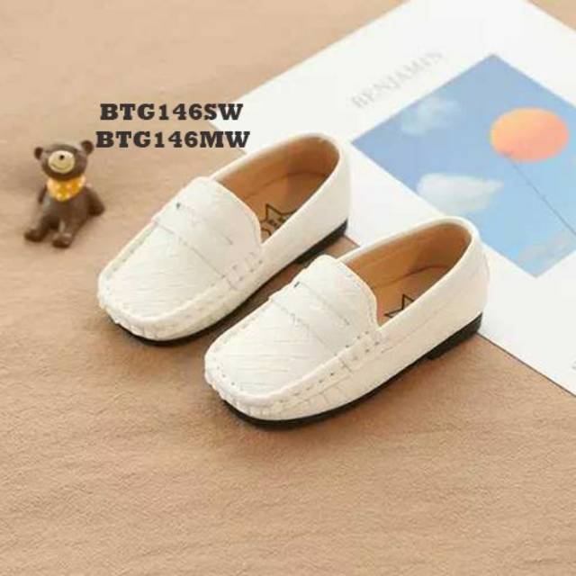 Sepatu Pantovel Botega (White & Black)