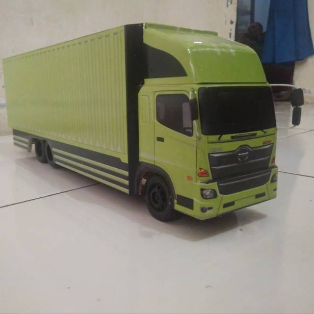 Miniatur truk HINO 500 model bok