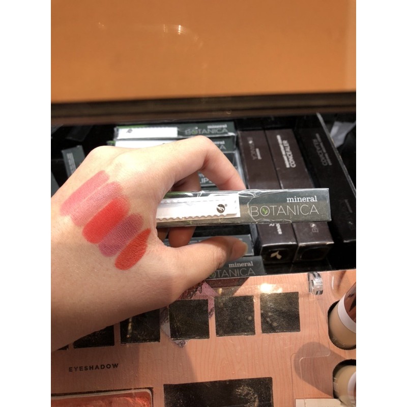 Mineral Botanica Vivid Matte Lipstik