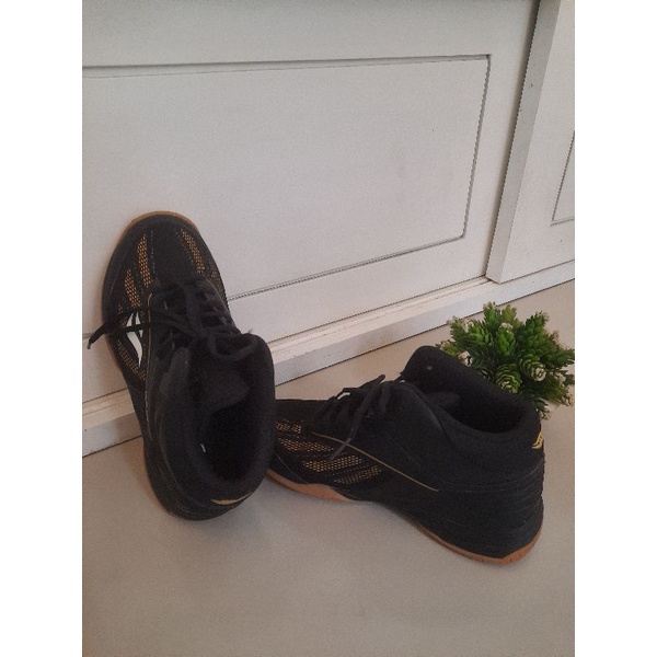 SEPATU BASKET MERK DESLE