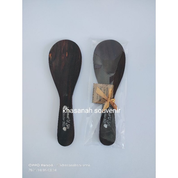 souvenir centong nasi kayu hitam / souvenir centong nasi kayu sonokeling sablon nama