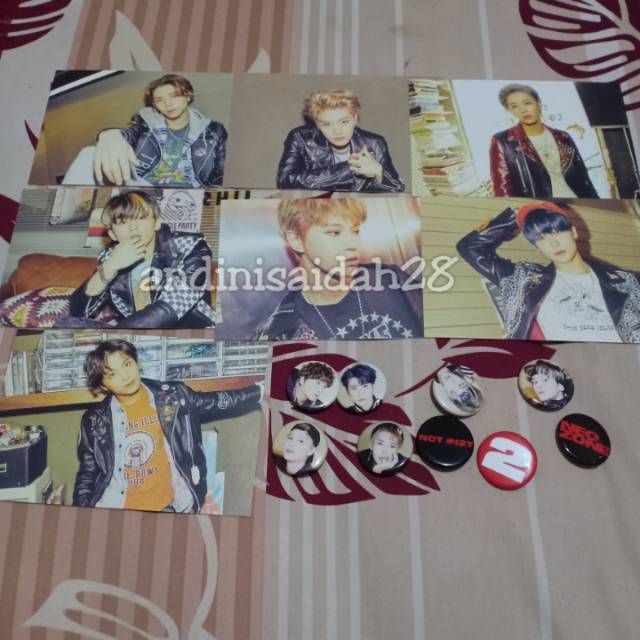 POSTCARD + PIN BUTTON  NCT 127 NEOZONE US