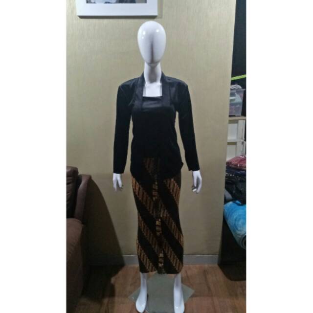 kebaya bludru + rok plisket