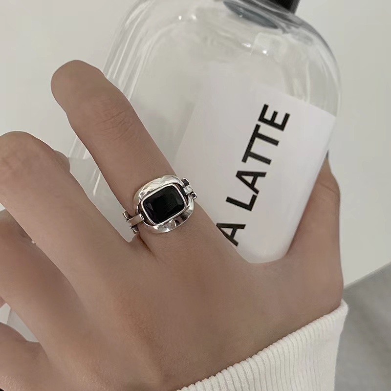 Cincin Jari Depan adjustable Hias Berlian Hitam Gaya hipster Untuk Pria