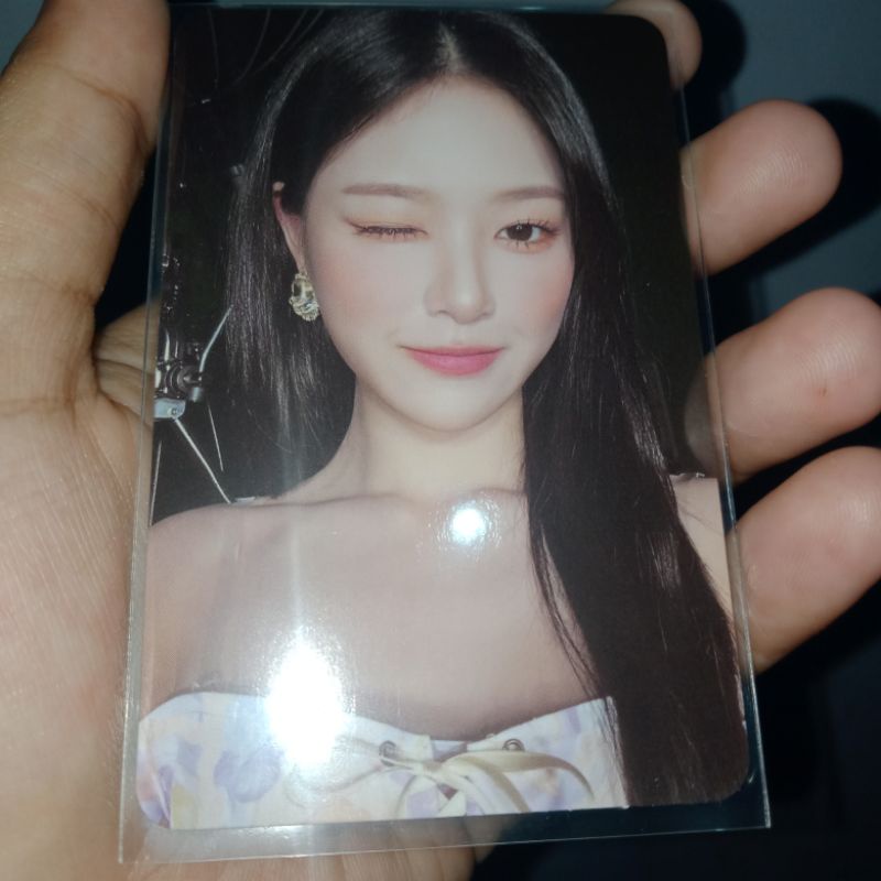 LOONA HYUNJIN POB SYNNARA FLIP THAT PHOTOCARD l