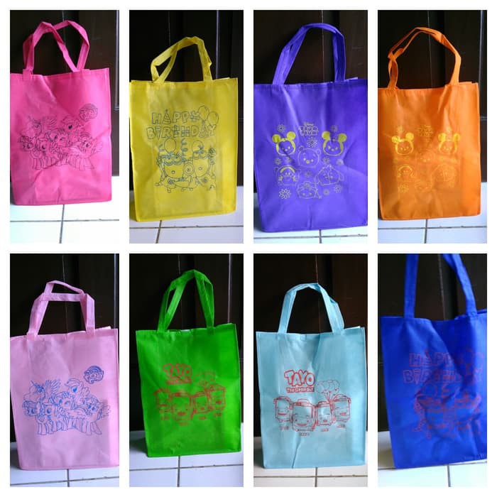 

PROMO !! Tas spunbond goodie bag ultah anak 25x10x35 cm tipis murah