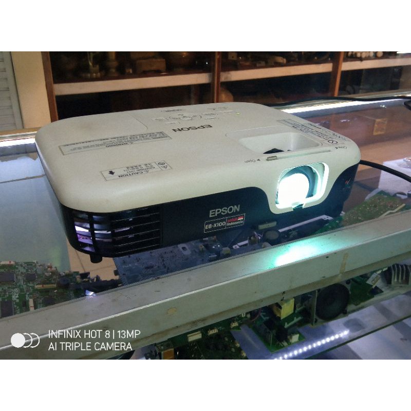 Proyektor second/bekas Epson ebx100 2700 Ansi lumens xga 3LCD