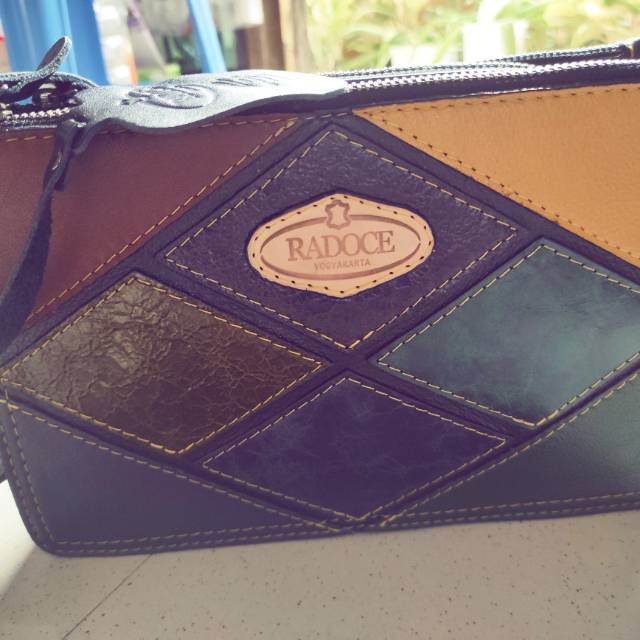 Preloved Tas kulit Radoce Tulip