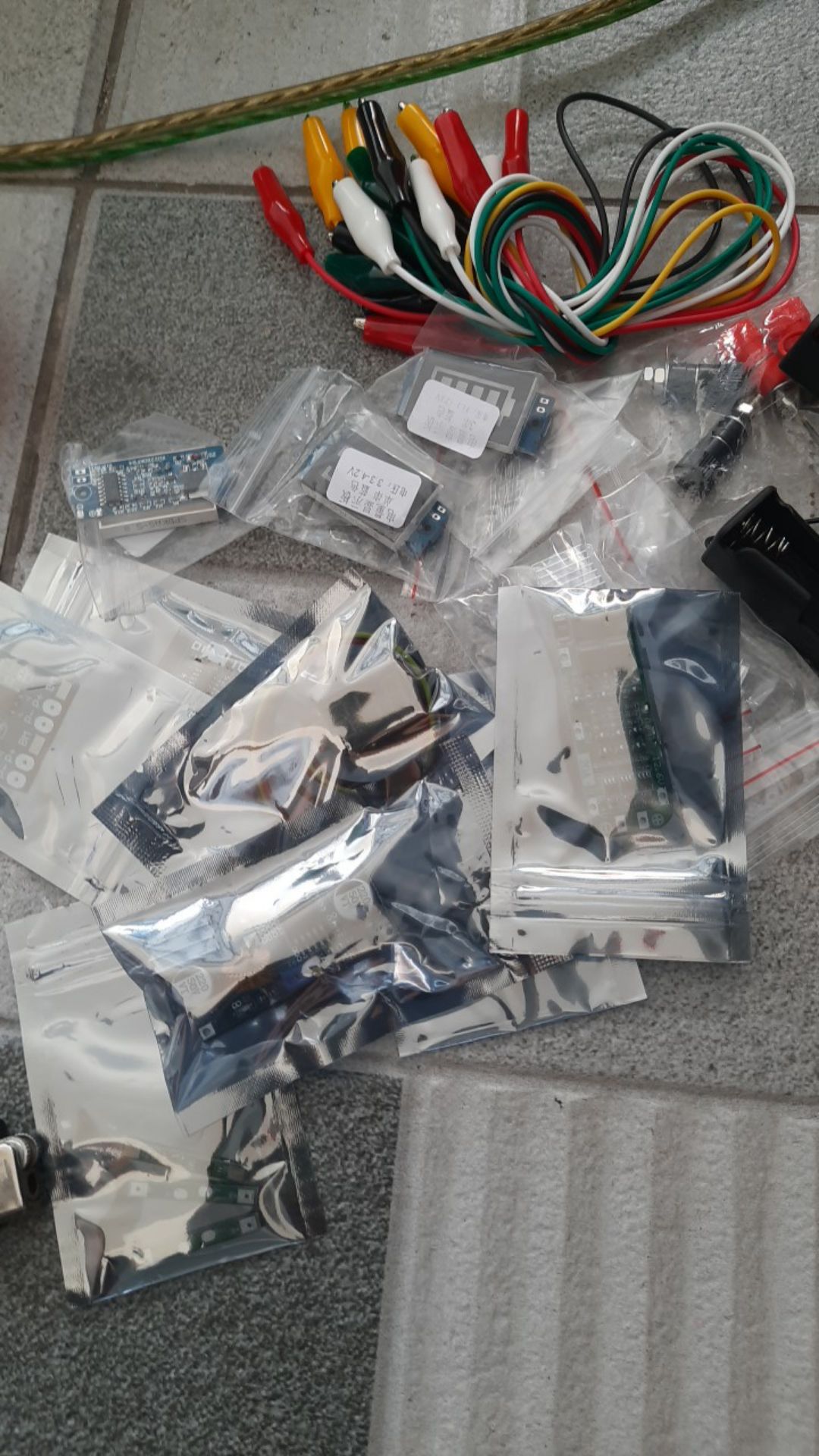 Voltmeter Digital Dc4.5v-30v Dengan Layar Led Warna Merah Ukuran 0.36 Inci