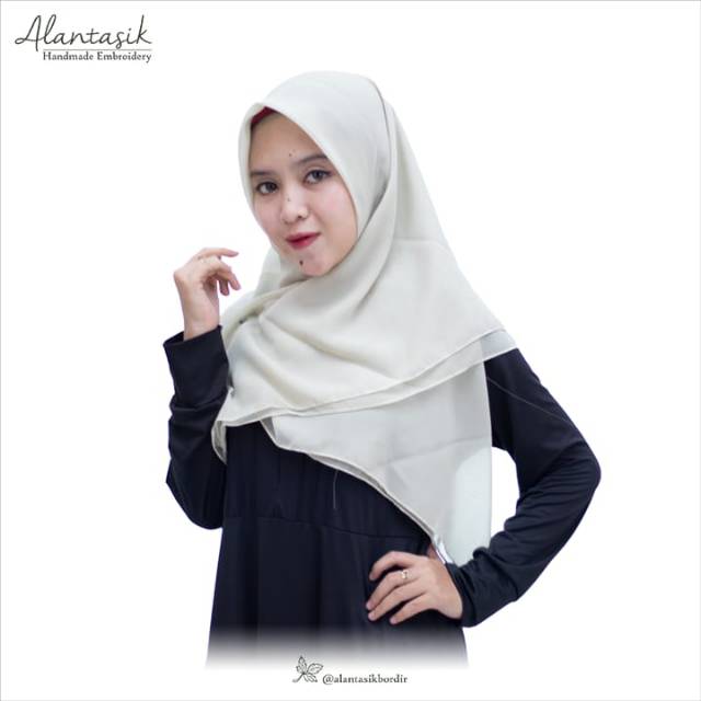 Alantasik - segi tiga instan  Yara bella square / Jilbab instan Yara R.19