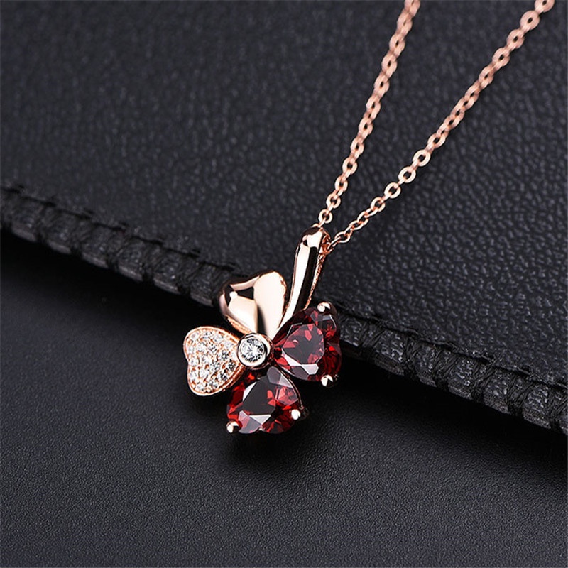 [Ready Stock]Fashion Luxury Lucky Four-Leaf Clover Necklace Inlaid with Red Crystal Pendant