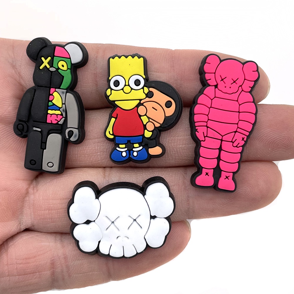 Jibbitz kaws Crocs wanita charms sendal PVC pin Aksesoris DIY Bahan Untuk Dekorasi Sepatu Hadiah pria