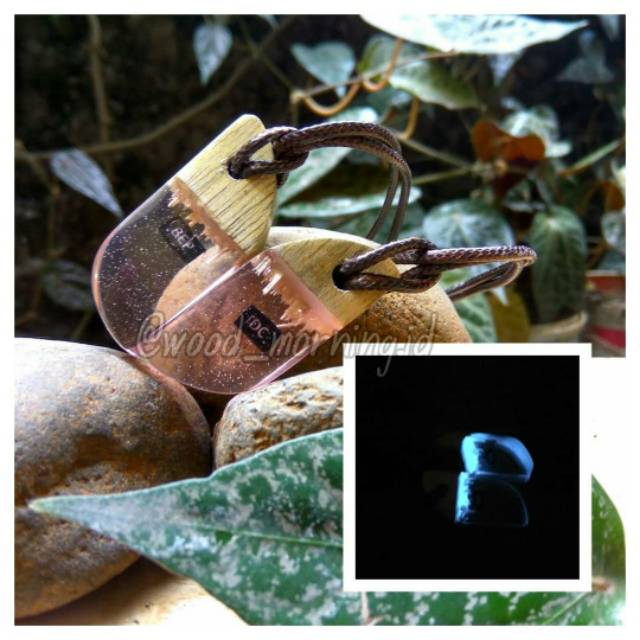 Kalung kayu couple unik glow in the dark