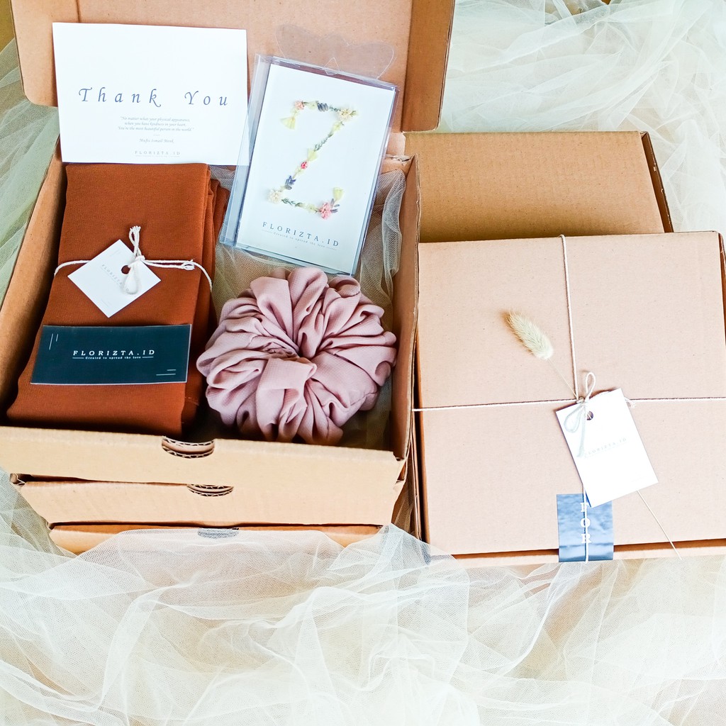 

Gift Set / Gift Box 1 [Pashmina Ceruty] / Paket Hadiah / Paket Kado / Bingkisan