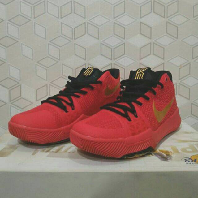 SEPATU BASKET NIKE KYRIE 3 RED GOLD /BUKAN AJ AIR JORDAN/ KYRIE/ SNEAKERS/ LEBRON/ KD