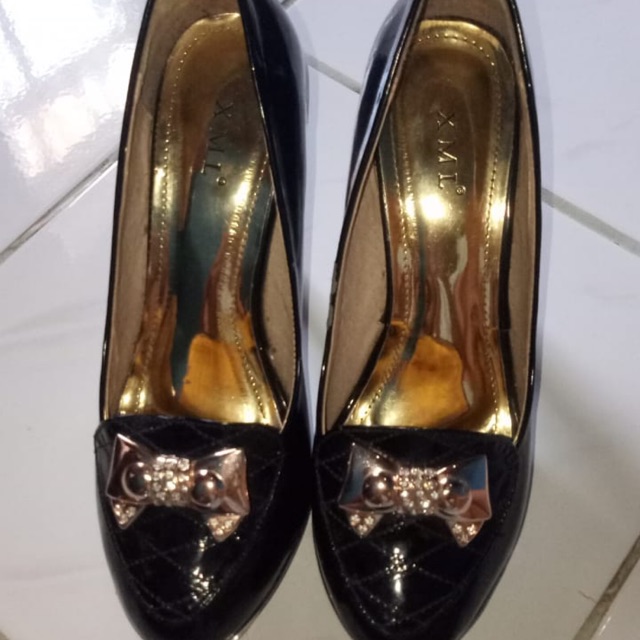 Sepatu xml ukuran 38