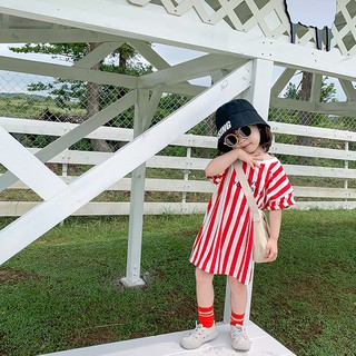 Gaun Lengan Pendek dengan Motif Garis Garis dan Gambar Gaun Lengan Pendek dengan Motif Garis Garis dan Gambar