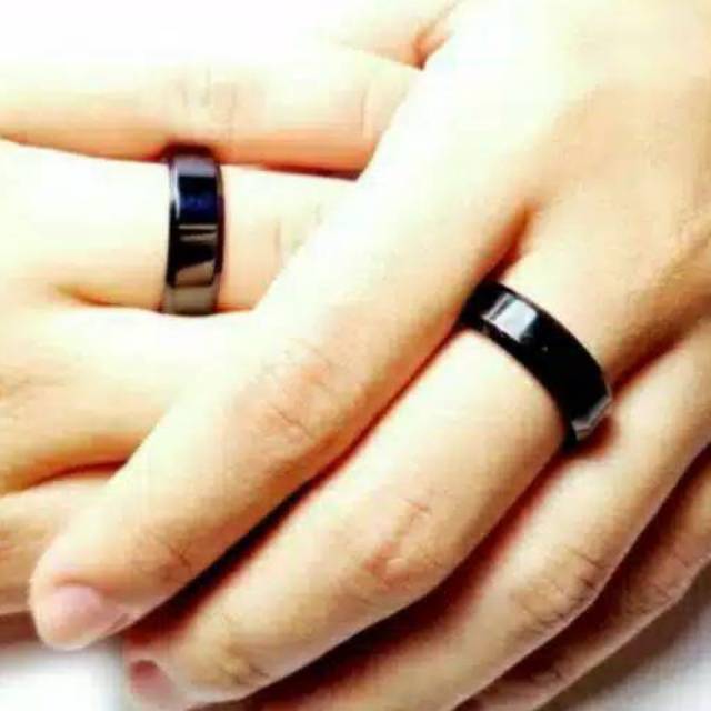 CINCIN COUPLE TITTANIUM HITAM DAN PUTIH / CINCIN POLOS