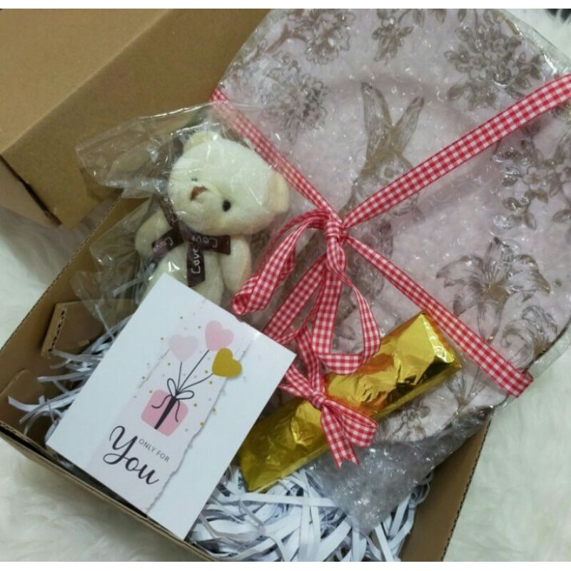 

Hampers Valentine Kado Pacar Soft Pink & Gold Rabbit Kelinci Bunny