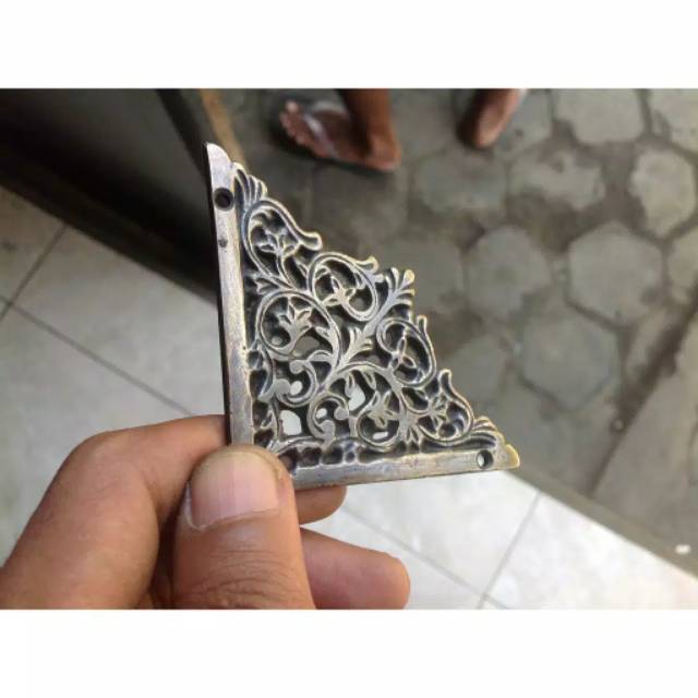 Siku / Ornamen Meja Lemari Pintu Rumah Kuningan Antik 6.5cm