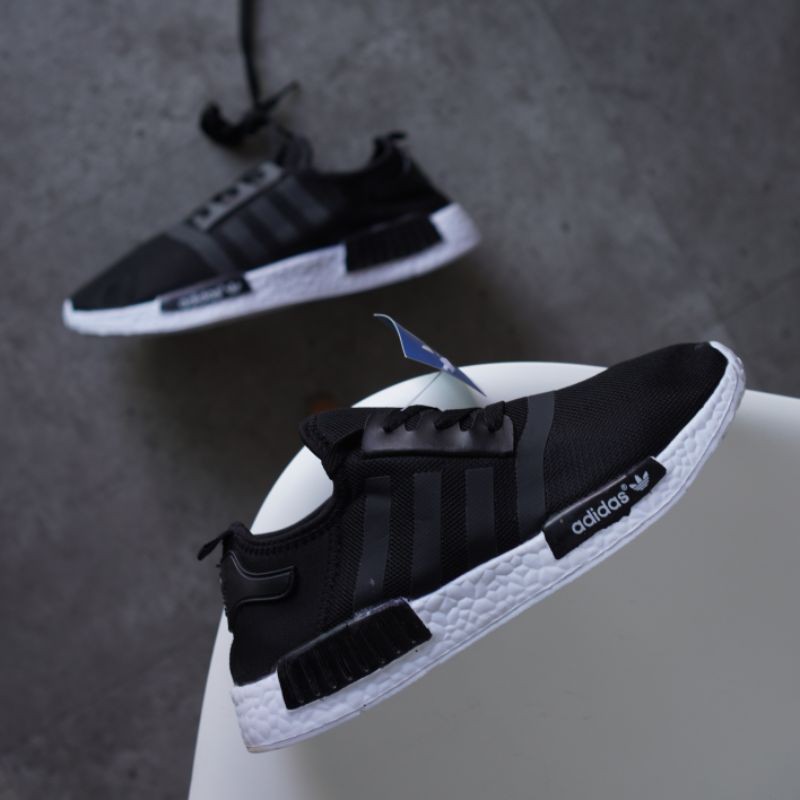 black nmds