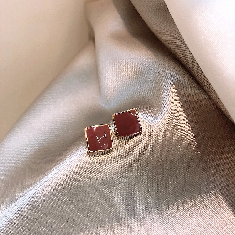 Anting Tusuk Elegan Warna Merah Wine Untuk Wanita