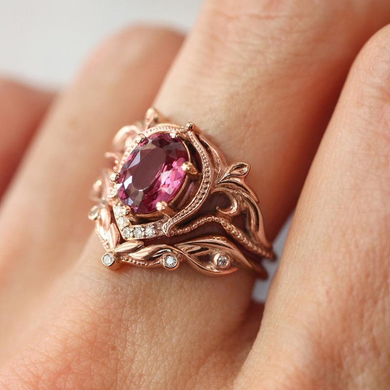 Cincin Lapis Rose Gold 18k Dengan Opal Untuk Wanita