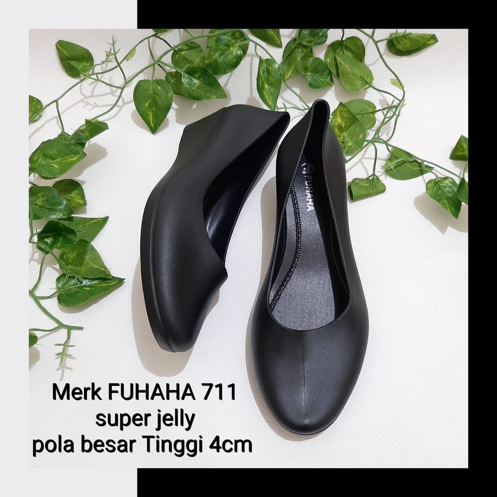 Sepatu Wanita Wedges Tinggi 4cm Jelly Shoes Kerja Polos 711 Merk Fuhaha