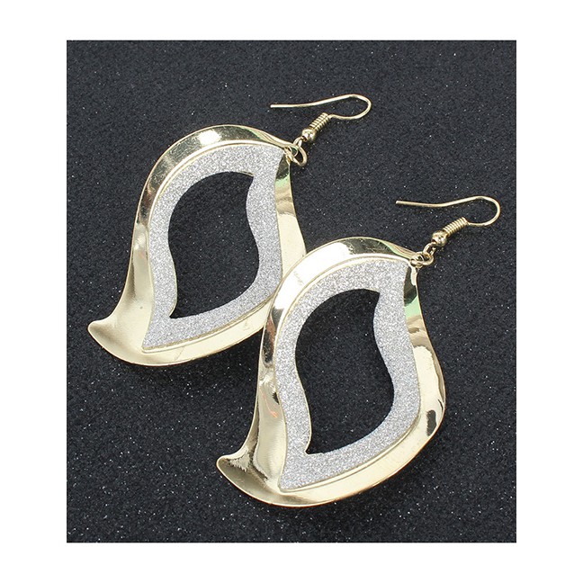 LRC Anting Gantung Fashion Golden Geometric Hollow Frosted Alloy Earrings K44358