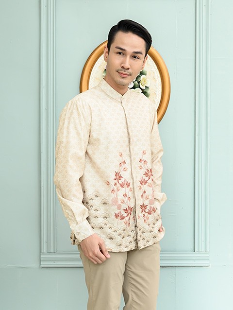 Keenan Shirt in Redwood - Wearing Klamby