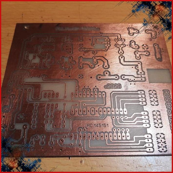 

PCB Pemancar FM MC145151 Bahan FR4 Fiber polos