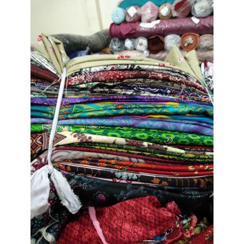 kain kiloan murah ukuran 2.5 - 5 meter Sanwos dan maxmara motif campur pasar Tegal gubug Cirebon