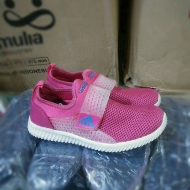 Sepatu wanita adidas slip on
