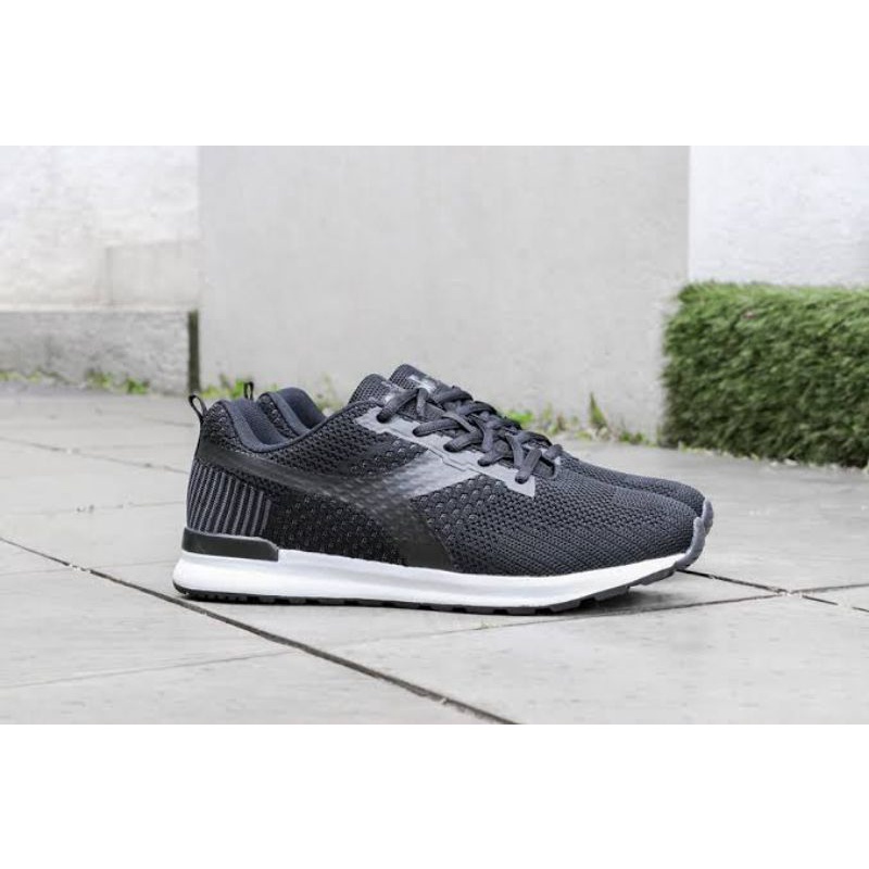 DIADORA VALERIO BLK ORI SIZE 43