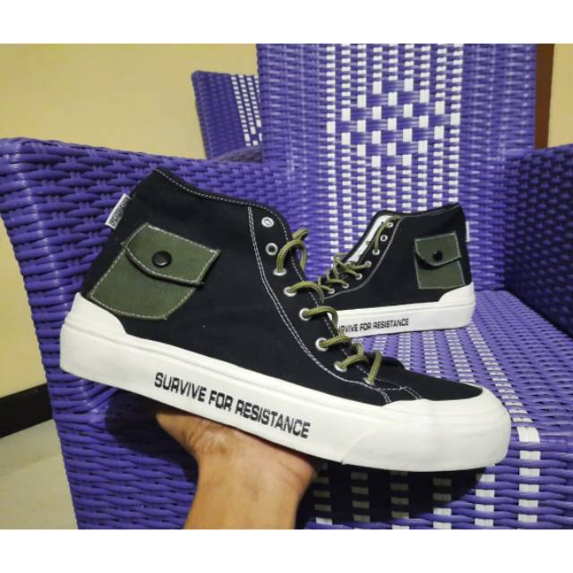 Poison street vague pocket tersedia size 43//28CM