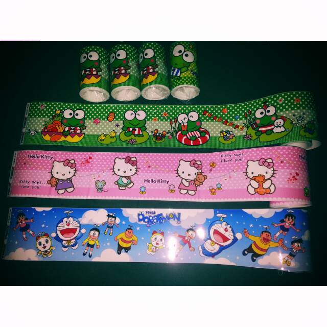 Sticker dinding keropi hellokitty doraemon