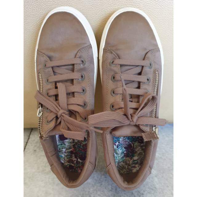 Sneakers Stradivarius preloved