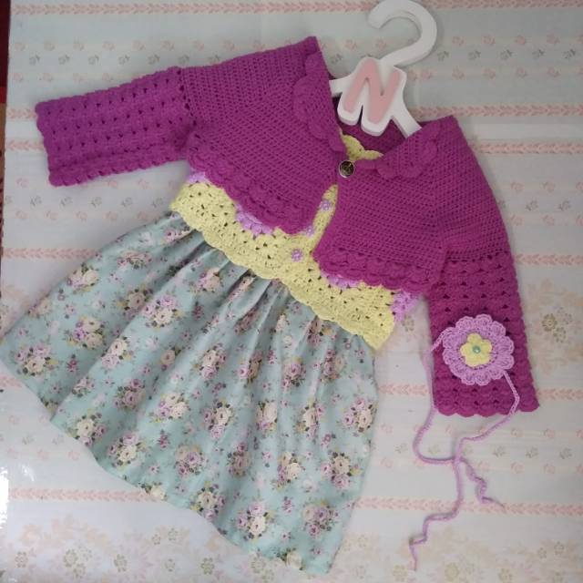 set dress, jaket, sepatu dan bandana rajut