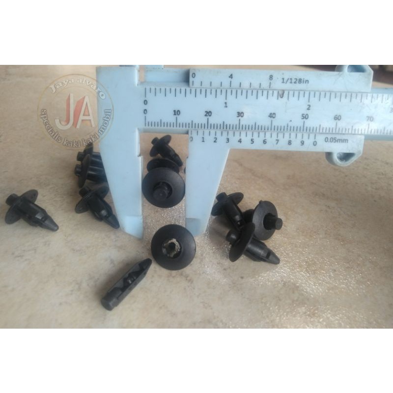 KANCING KLIP  TEKAN MOBIL BALENO ERTIGA ESTEM