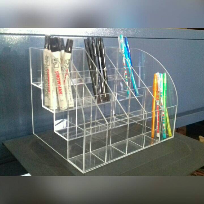 

Tempat Bolpoint Akrilik Elegan