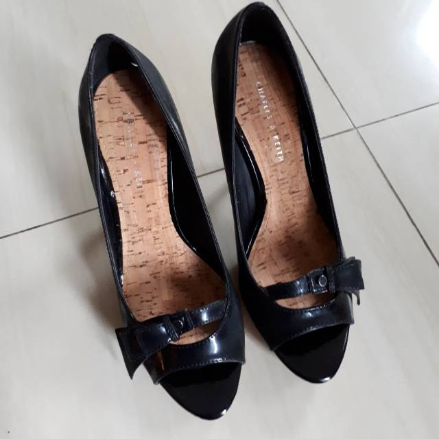 sepatu charles and keith