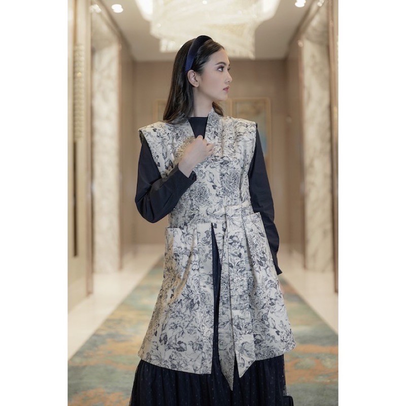 READY BISA GOSEND Le Jardin Bleu Long Vest Benang Jarum by Buttonscarves / dress benang jarum