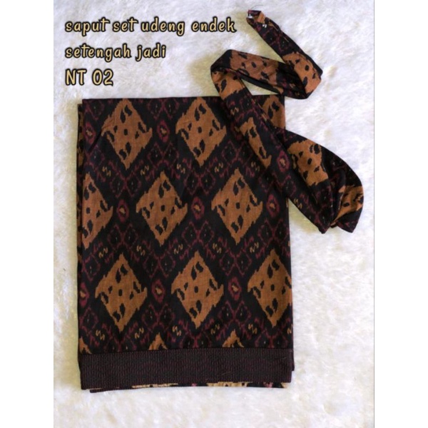 saput endek + udeng setengah jadi