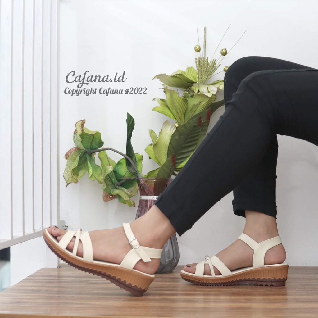 Sandal Wedges Wanita Anggita SDW350