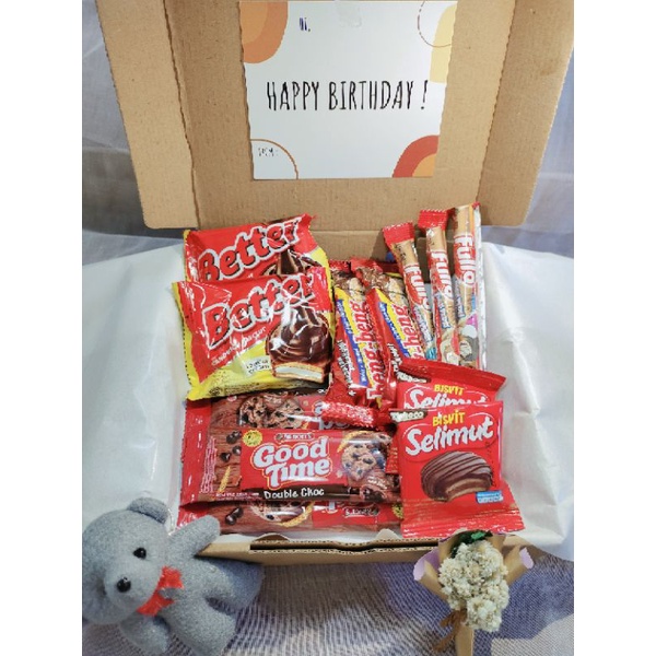 

Snack Box/Hampers MERAH Kado Murah Medium
