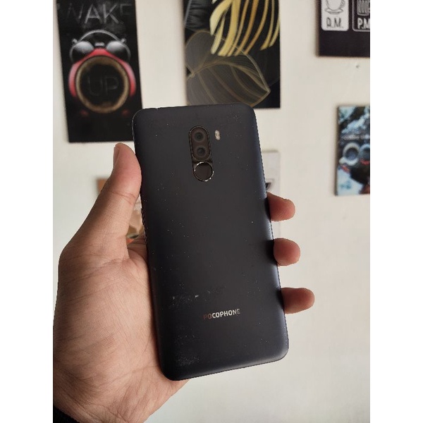 POCO F1 6/64GB. MINUS RETAK