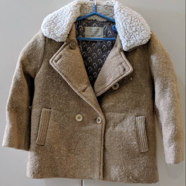 Preloved ZARA Girls  winter coat size 4/5 years old. Excellent condition